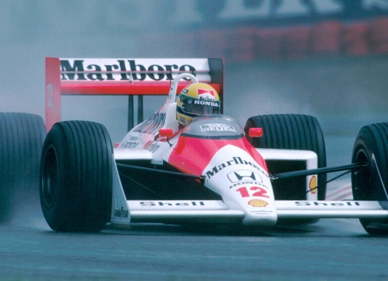 Ayrton Senna al volante della McLaren in Formula 1 nel 1988